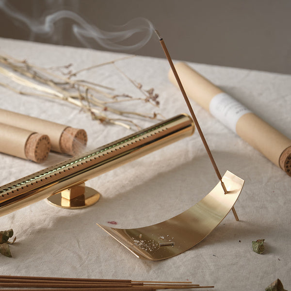 Dearon Crescent Incense Holder (Gold) 78g